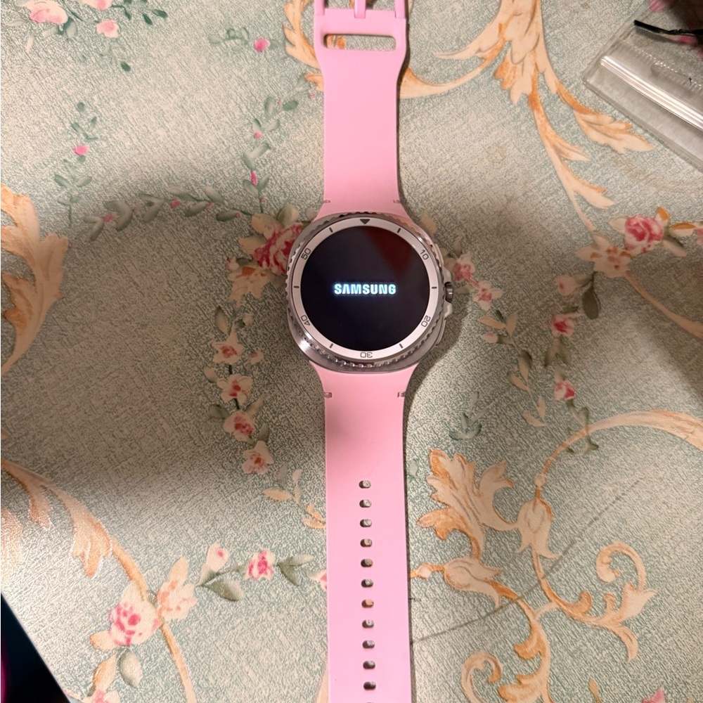 Samsung Smartwatch in Light Pink